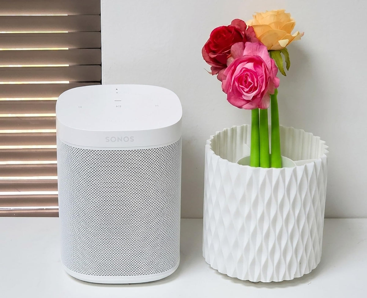 Sonos All-new Sonos One - Smart Speaker with Alexa voice control built-In. Compact size with incredible sound for any room. (Renewed)
